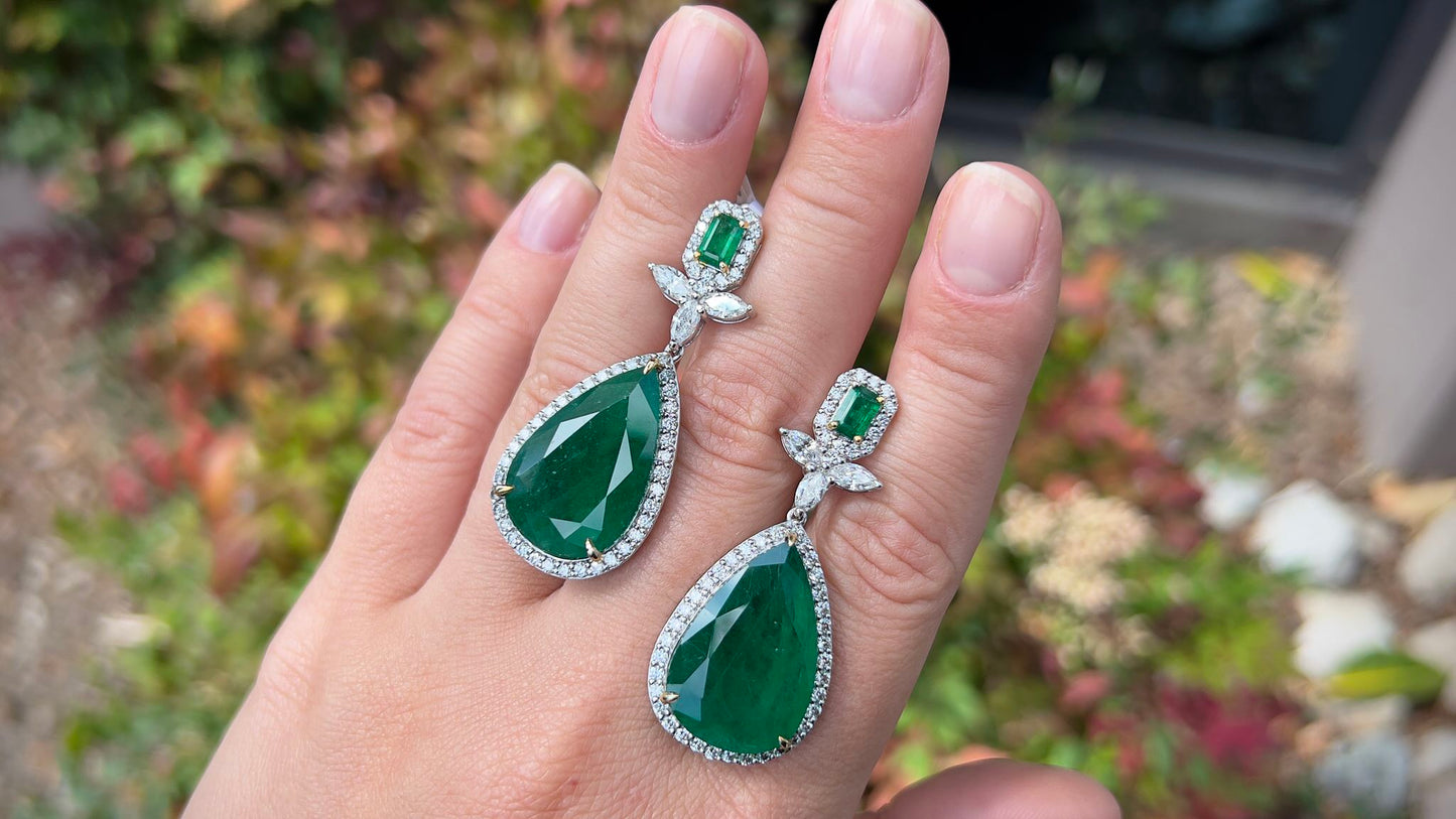 Important Emerald Earrings With Diamonds 27.50 Carats Total 18K Gold