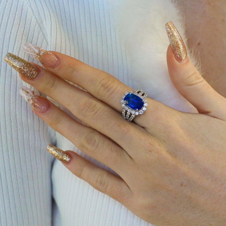Blue Sapphire 8.25 Carat and Diamond Platinum Ring