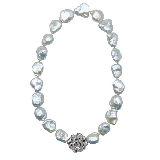 Very Rare Non-Nucleus Pearls Necklace with Sapphire Clasp 1.60 Carat