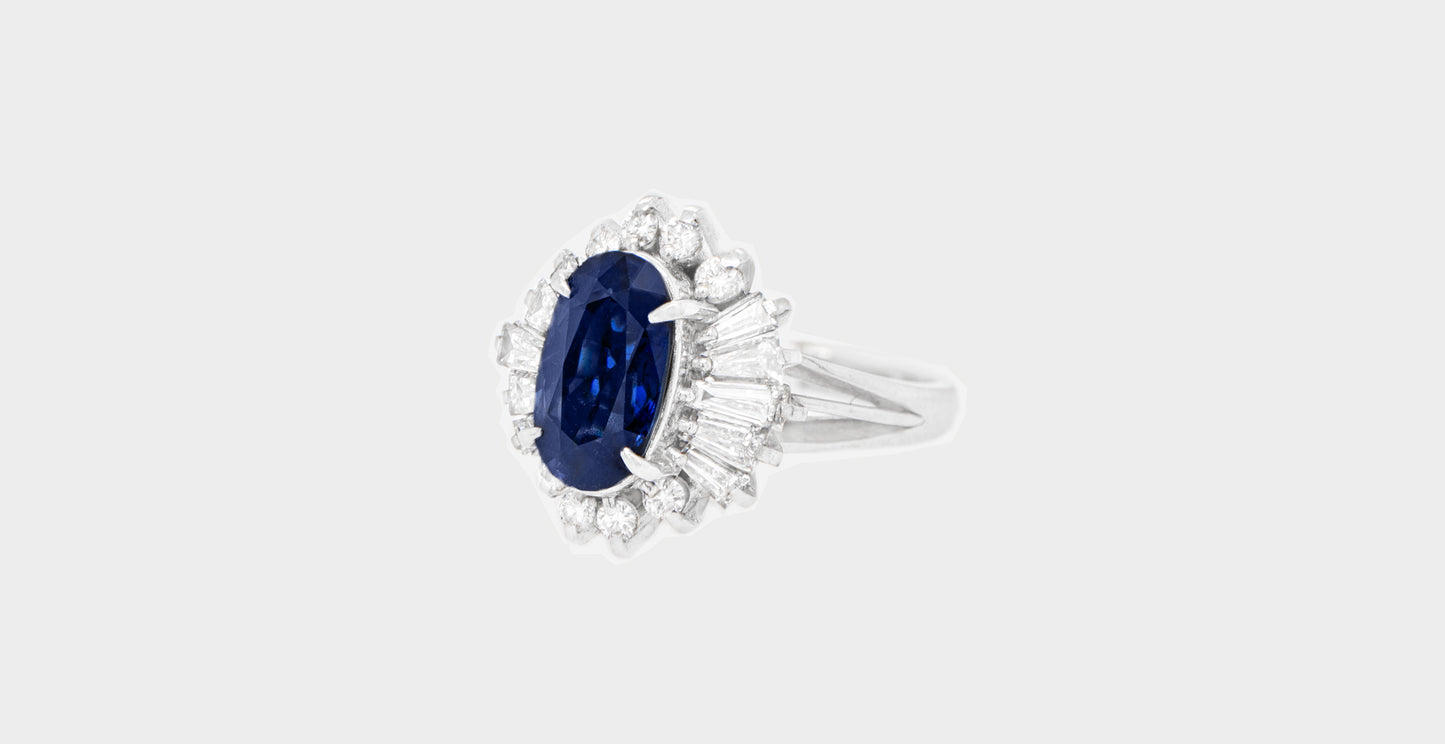 Very Fine Sapphire 1.85 Carat Ring With Diamonds Platinum