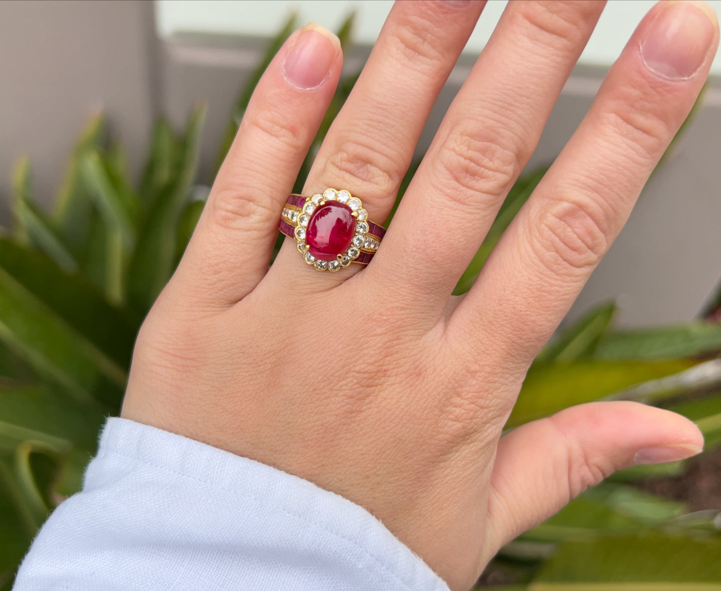 Cabochon 4.40 Carat Red Spinel Ring With Diamonds And Rubies 18K Yellow Gold