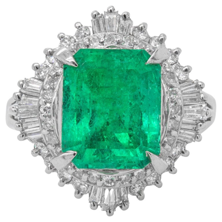 Emerald Ring 4.50 Carat Set with Diamonds 0.60 Carats Platinum
