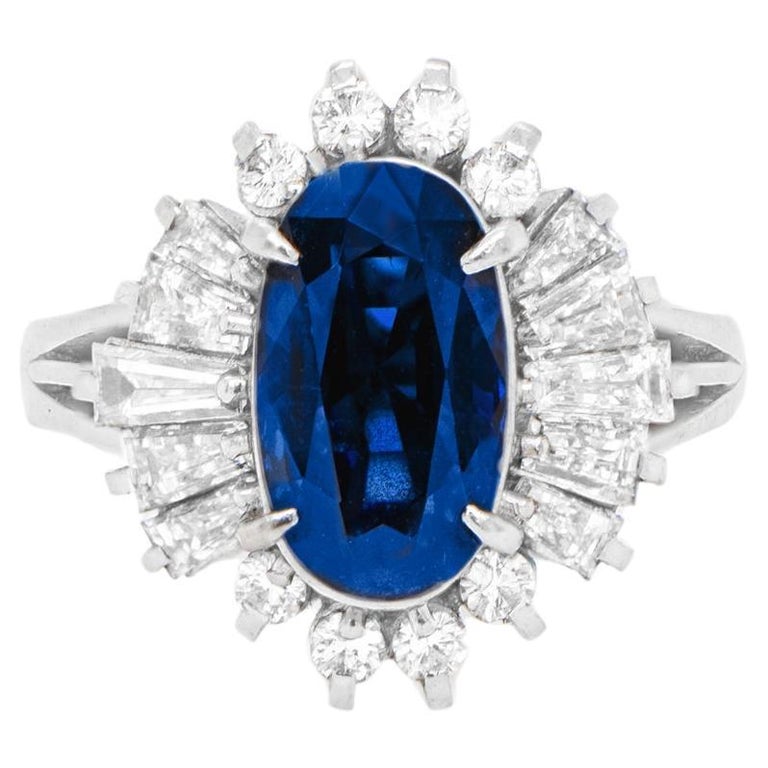 Very Fine Sapphire 1.85 Carat Ring With Diamonds Platinum